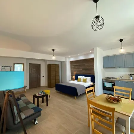Sunny Lake Premium Mamaia
